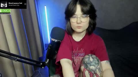 Snapshot of hell_hotline chatting on December 2025 06:45:02 PM Red online show from December 2025 06:45:02 PM