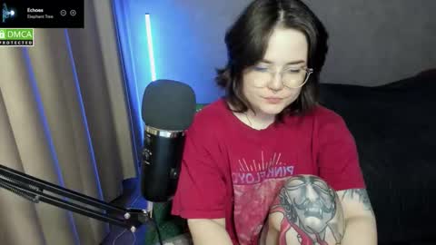 Snapshot of hell_hotline chatting on December 2025 06:47:02 PM Red online show from December 2025 06:47:02 PM