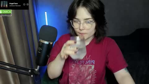 Snapshot of hell_hotline chatting on January 2026 06:44:02 PM Red online show from January 2026 06:44:02 PM