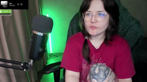 Snapshot of hell_hotline chatting on February 2026 10:04:01 PM Red online show from February 2026 10:04:01 PM