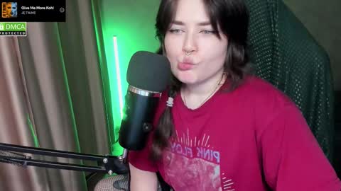 Snapshot of hell_hotline chatting on February 2026 07:43:01 PM Red online show from February 2026 07:43:01 PM