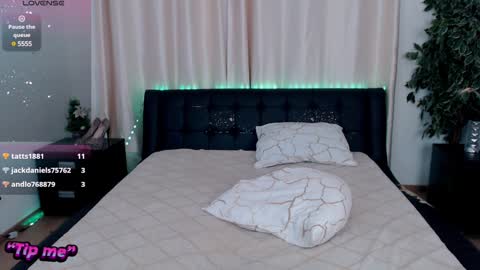 Snapshot of hellajene chatting on December 2024 10:28:02 PM Hella online show from December 2024 10:28:02 PM