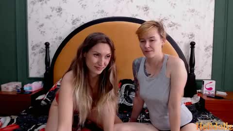 Snapshot of helldollz chatting on October 2025 08:33:01 AM HellDollz online show from October 2025 08:33:01 AM