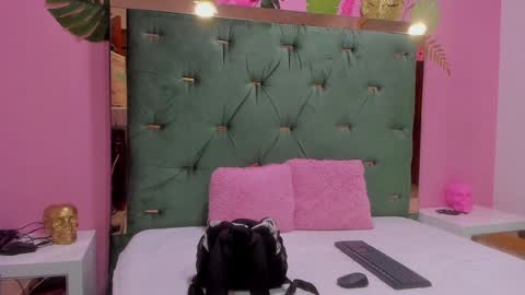 Snapshot of hellen__4master chatting on December 2024 11:00:01 AM Hellen online show from December 2024 11:00:01 AM