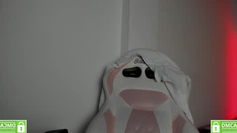 hellen__smith_ online show from February 2026 07:56:02 AM