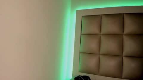 hellen__smith_ online show from February 2026 07:51:01 AM