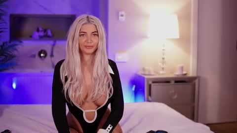 hellenroyy online show from November 2025 04:23:02 AM