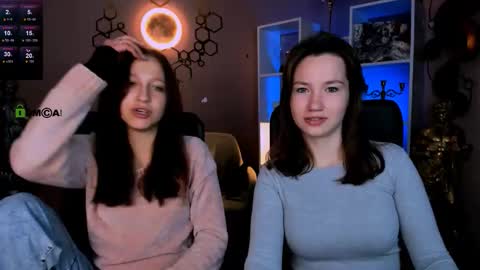 Helli online show from November 2025 08:08:02 PM