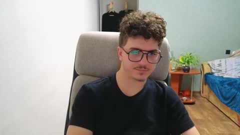 Snapshot of hellish_sugar chatting on November 2025 02:49:02 PM Remy online show from November 2025 02:49:02 PM