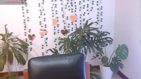 hellokitty_valery1 online show from April 2026 01:30:02 AM