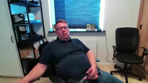 Snapshot of henrikrp1971 chatting on April 2026 01:28:01 PM henrikrp1971 online show from April 2026 01:28:01 PM