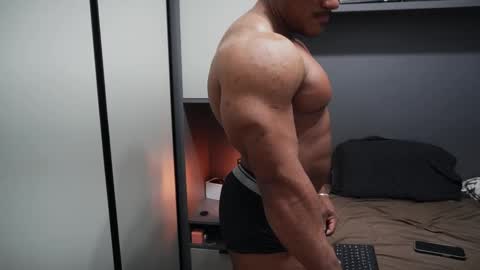 Henri online show from October 2025 10:08:02 PM