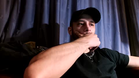 Snapshot of henryaxe chatting on December 2024 11:51:01 PM HenryAxe online show from December 2024 11:51:01 PM