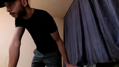 Snapshot of henryaxe chatting on December 2024 11:40:01 AM HenryAxe online show from December 2024 11:40:01 AM