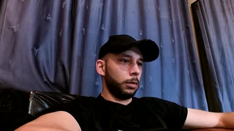 Snapshot of henryaxe chatting on December 2024 02:42:01 PM HenryAxe online show from December 2024 02:42:01 PM