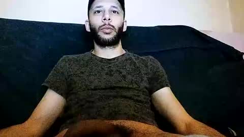 Snapshot of henryaxe chatting on February 2025 03:06:01 AM HenryAxe online show from February 2025 03:06:01 AM