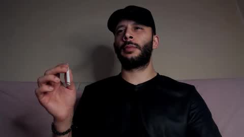 Snapshot of henryaxe chatting on September 2025 02:02:01 AM HenryAxe online show from September 2025 02:02:01 AM