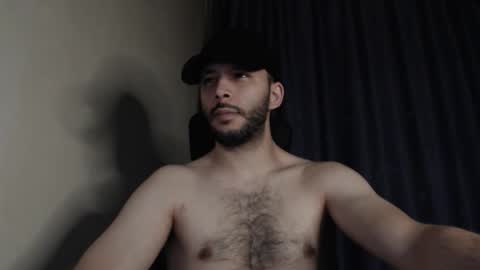 Snapshot of henryaxe chatting on September 2025 04:39:02 AM HenryAxe online show from September 2025 04:39:02 AM