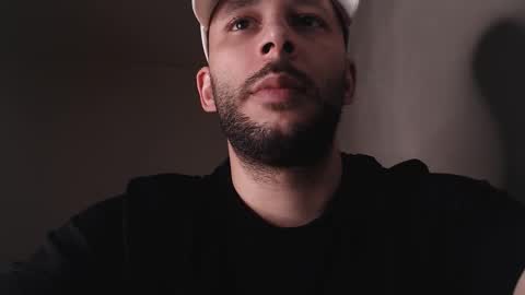 Snapshot of henryaxe chatting on November 2025 02:32:02 AM HenryAxe online show from November 2025 02:32:02 AM