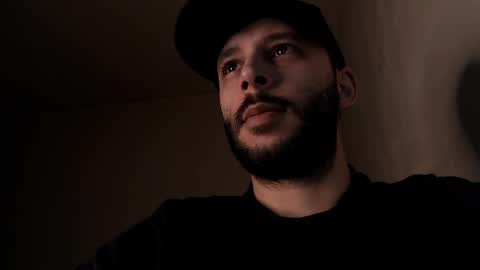 HenryAxe online show from April 2026 10:38:02 AM