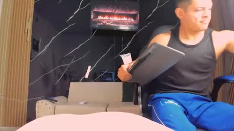 henrydouglas online show from April 2026 05:03:01 AM