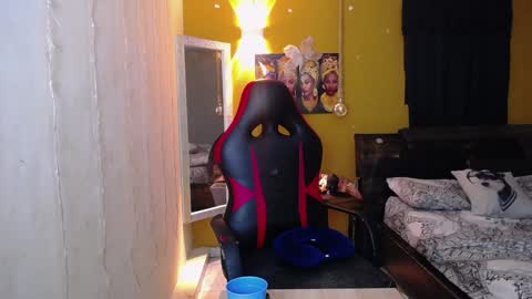 Snapshot of hera_divine chatting on January 2025 04:44:01 AM HERA online show from January 2025 04:44:01 AM