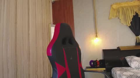 Snapshot of hera_divine chatting on November 2025 10:32:01 PM HERA online show from November 2025 10:32:01 PM