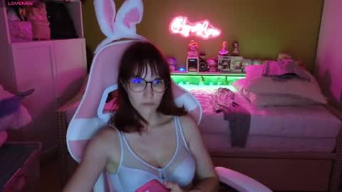 Snapshot of heraluna_ chatting on July 2026 08:37:01 PM HeraLuna online show from July 2026 08:37:01 PM