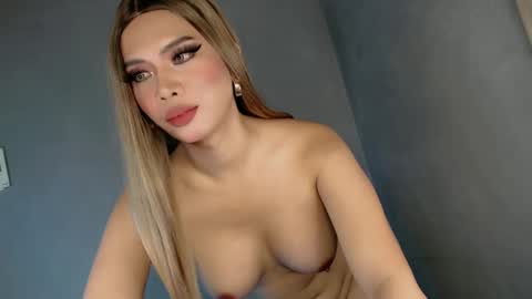 Snapshot of hermosa28 chatting on February 2025 04:01:01 AM Queen Ava online show from February 2025 04:01:01 AM