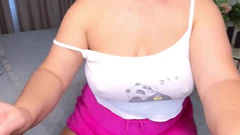 Snapshot of heroine_of_your_life chatting on October 2025 06:33:01 AM Maryana online show from October 2025 06:33:01 AM