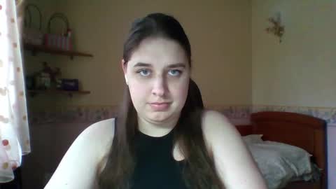 hess_luna_ online show from February 2026 10:03:02 AM