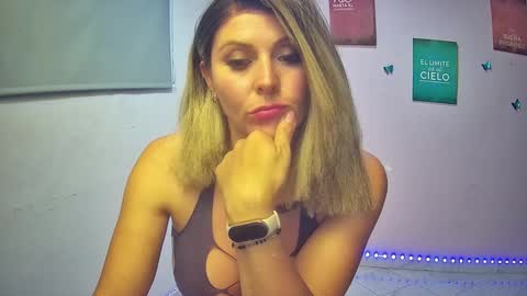 Hestesiaxx online show from September 2025 01:38:01 AM