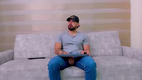 Snapshot of heteros_men chatting on March 2025 01:29:01 PM heteros men online show from March 2025 01:29:01 PM