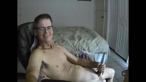 Snapshot of hewes1 chatting on December 2024 09:14:01 AM hewes1 online show from December 2024 09:14:01 AM