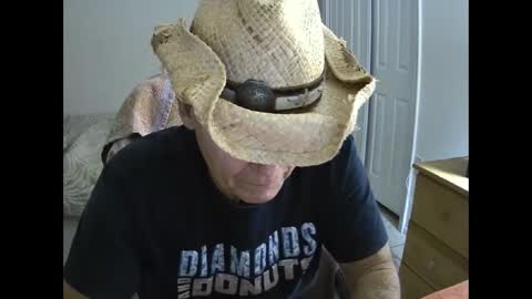 Snapshot of hewes1 chatting on January 2025 10:35:02 PM hewes1 online show from January 2025 10:35:02 PM