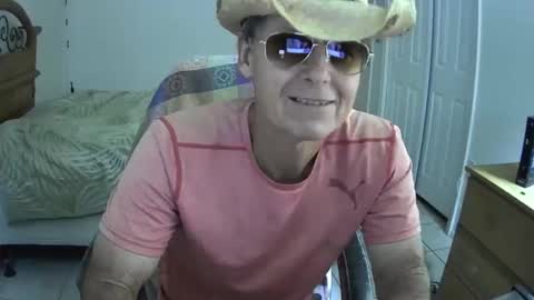 Snapshot of hewes1 chatting on January 2025 03:32:01 PM hewes1 online show from January 2025 03:32:01 PM