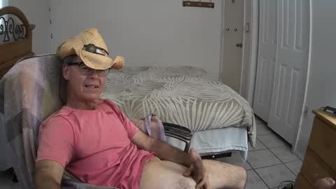 Snapshot of hewes1 chatting on February 2025 07:00:01 PM hewes1 online show from February 2025 07:00:01 PM