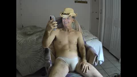 Snapshot of hewes1 chatting on February 2025 09:22:01 AM hewes1 online show from February 2025 09:22:01 AM