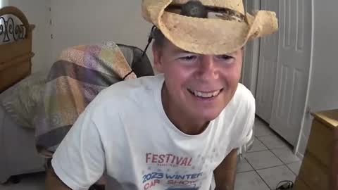 Snapshot of hewes1 chatting on February 2025 08:42:02 PM hewes1 online show from February 2025 08:42:02 PM