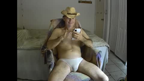 Snapshot of hewes1 chatting on February 2025 08:42:01 AM hewes1 online show from February 2025 08:42:01 AM