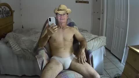 Snapshot of hewes1 chatting on February 2025 04:52:02 AM hewes1 online show from February 2025 04:52:02 AM