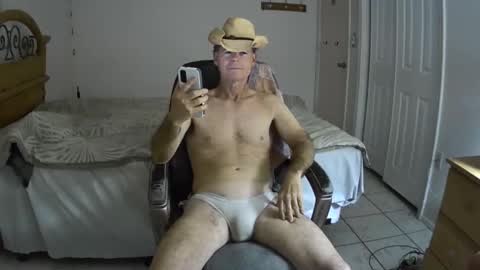 Snapshot of hewes1 chatting on February 2025 09:13:02 AM hewes1 online show from February 2025 09:13:02 AM