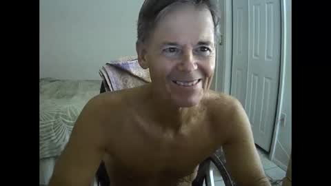 Snapshot of hewes1 chatting on October 2025 09:21:02 AM hewes1 online show from October 2025 09:21:02 AM