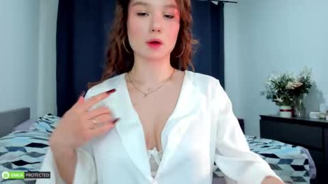 Snapshot of hey_tyankaaaa chatting on December 2025 01:44:02 AM Bella 3 online show from December 2025 01:44:02 AM