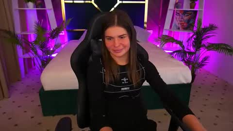 Snapshot of heyemilly chatting on October 2025 08:03:01 AM heyemilly online show from October 2025 08:03:01 AM