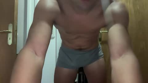 hhernan1 online show from November 2025 09:48:02 PM