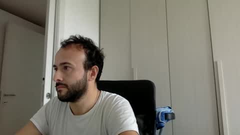 Snapshot of hhombre chatting on October 2025 09:01:01 AM hhombre online show from October 2025 09:01:01 AM