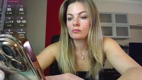 Lina online show from April 2026 12:29:02 PM
