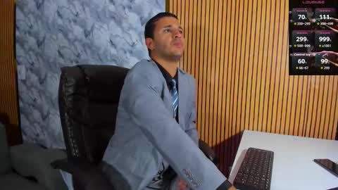 Snapshot of hiddenoffice chatting on September 2025 11:30:01 PM George online show from September 2025 11:30:01 PM