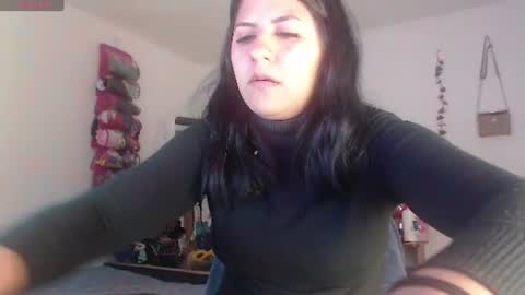hilaril18 online show from June 2026 06:11:02 PM